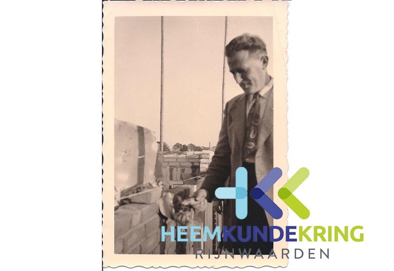 eerste steenlegging woon-winkel huis Gerritzen Spijk (2)